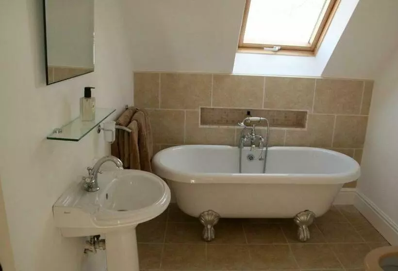 Aamiaismajoitus (B&B) Thatched Cottage