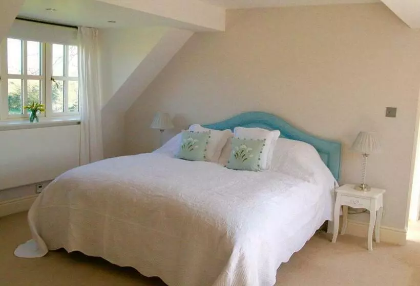 Aamiaismajoitus (B&B) Thatched Cottage