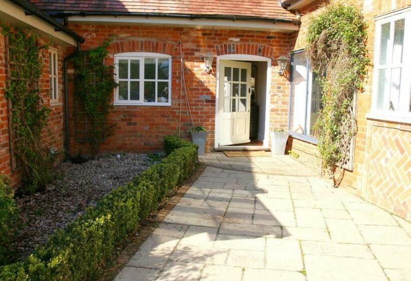 Bed and Breakfast Thatched Cottage