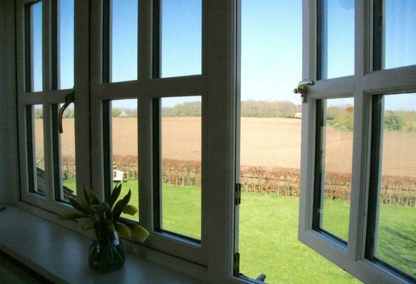 Bed and Breakfast Thatched Cottage