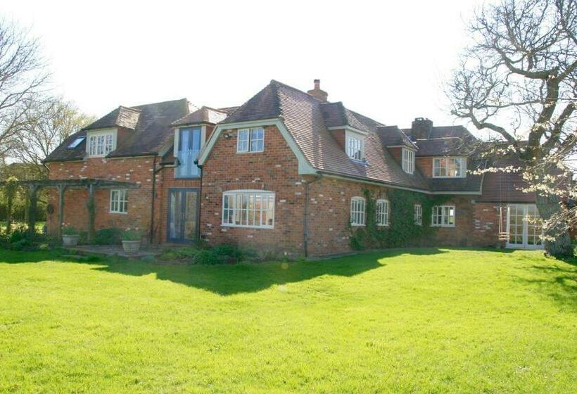 Bed and Breakfast Thatched Cottage