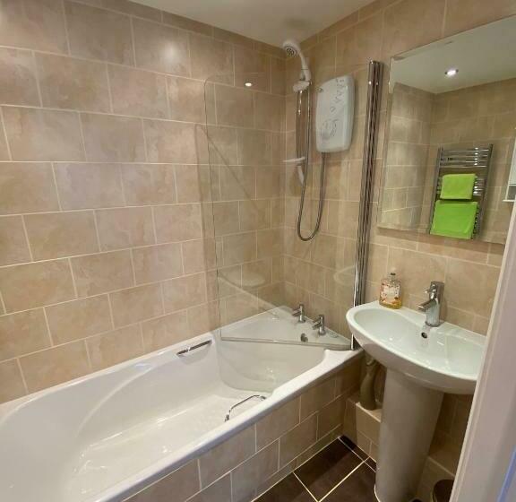 پانسیون The Hideaway