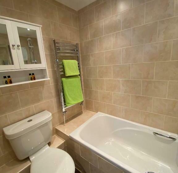 پانسیون The Hideaway