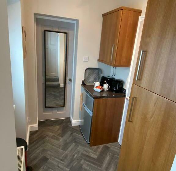 پانسیون The Hideaway