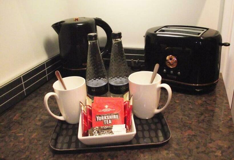 پانسیون The Hideaway