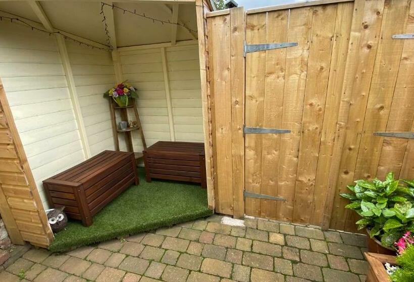 پانسیون The Hideaway