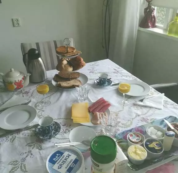 ベッドアンドブレックファースト De Wielen