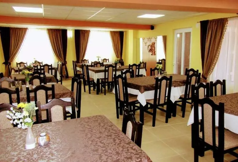 پانسیون Casa Leucian