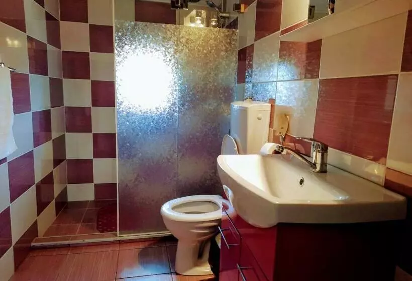 پانسیون Casa Leucian