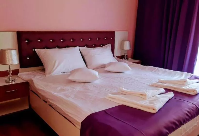 پانسیون Casa Leucian