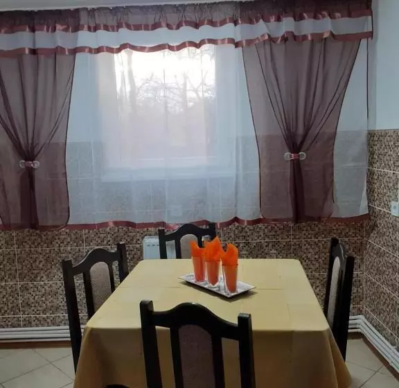 پانسیون Casa Leucian