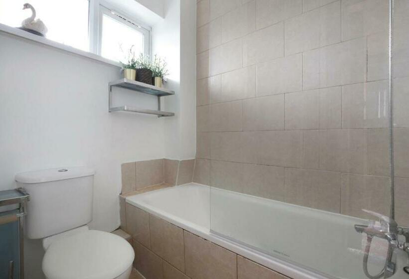 Pansiyon Charming Room In The Heart Of Chiswick