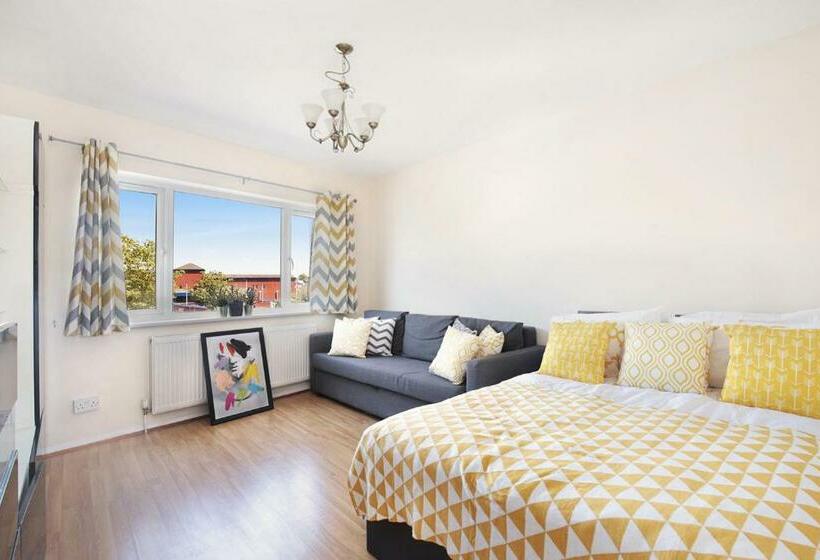 Pansiyon Charming Room In The Heart Of Chiswick