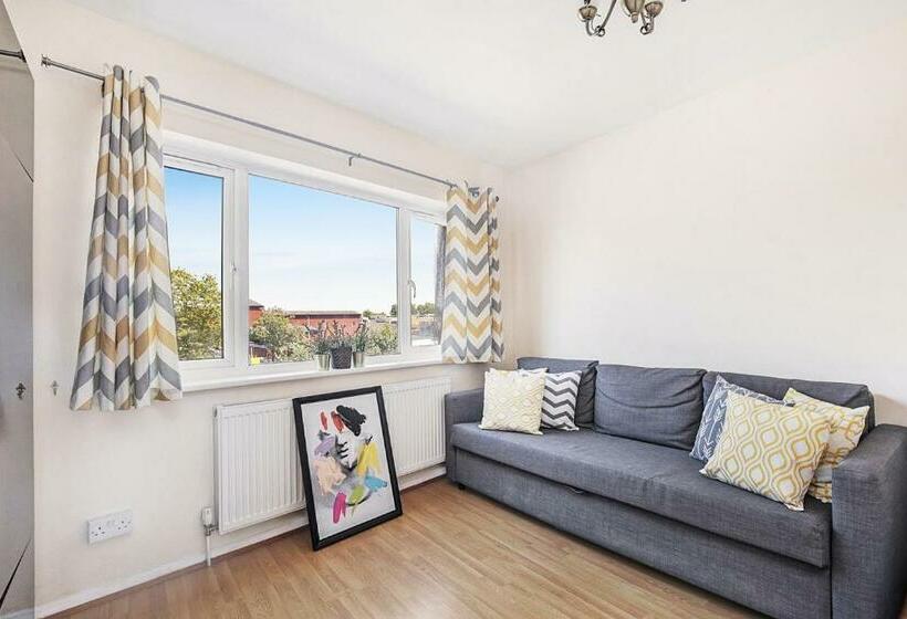 Pansiyon Charming Room In The Heart Of Chiswick