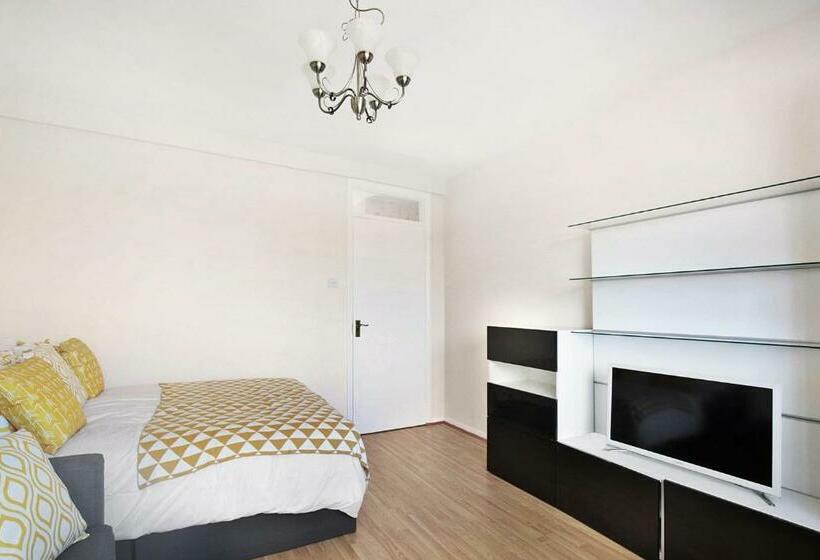 Pansiyon Charming Room In The Heart Of Chiswick