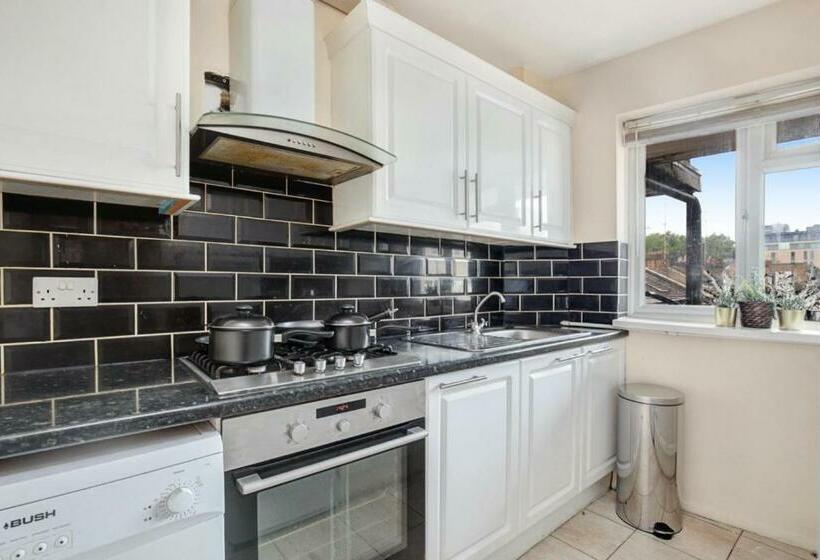 Pansiyon Charming Room In The Heart Of Chiswick