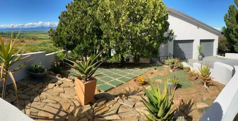 Majatalo La Liberté Freedom To Be