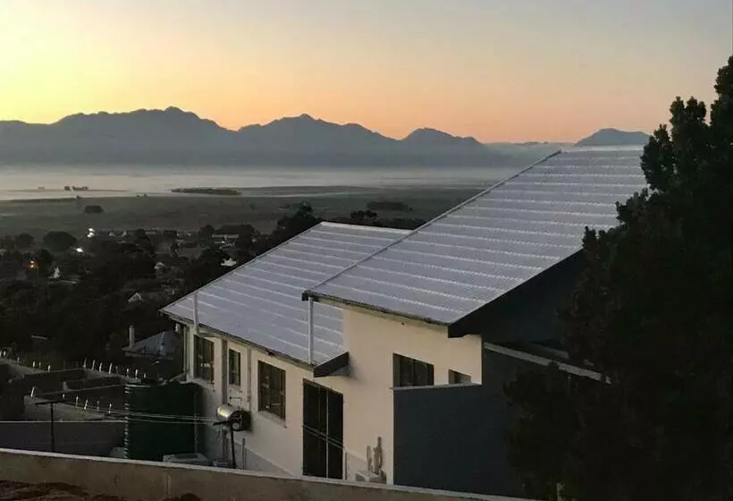 Majatalo La Liberté Freedom To Be