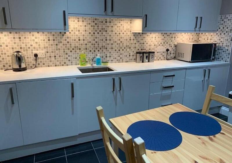 بنسيون Eurostar Budget Rooms   Next To Kings Cross & Eurostar Train Station