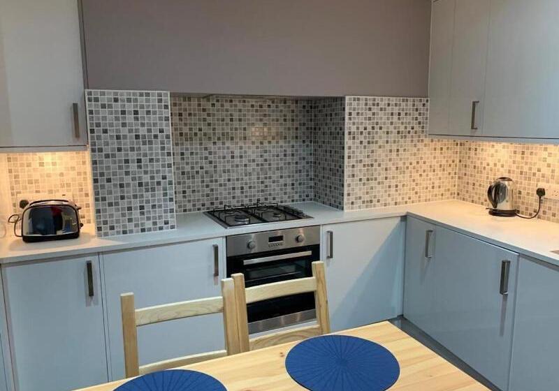 بنسيون Eurostar Budget Rooms   Next To Kings Cross & Eurostar Train Station