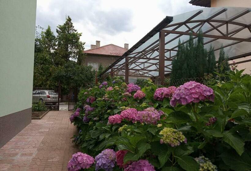 פנסיון Simada Green Guest House