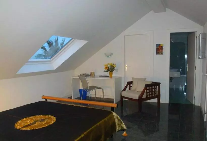 ベッドアンドブレックファースト Palm Maresme   Suite With Bathroom And Living Room And Terrasse With Ocean Views In A Private Villa