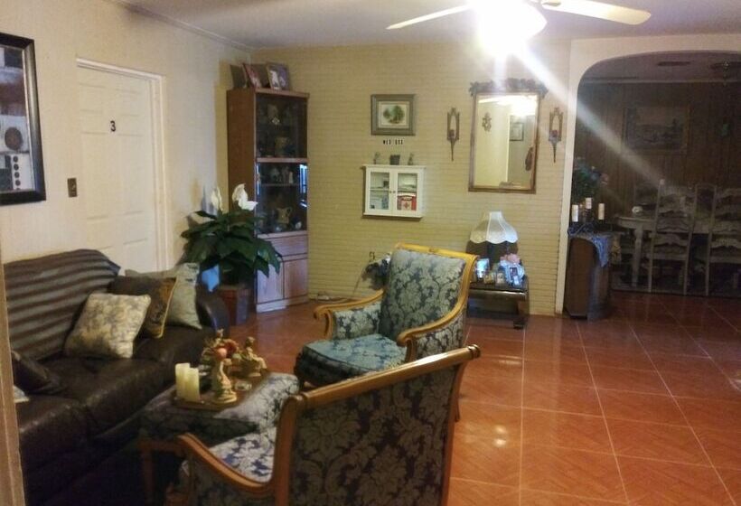 פנסיון Bon Soleil Stadium Guesthome