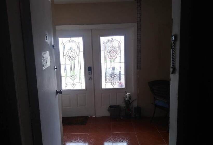 פנסיון Bon Soleil Stadium Guesthome