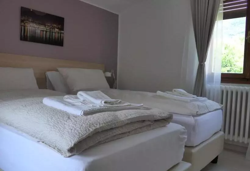 ペンション La Tana Rooms
