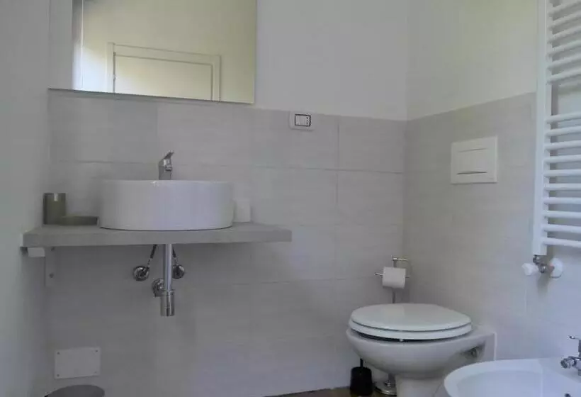 ペンション La Tana Rooms