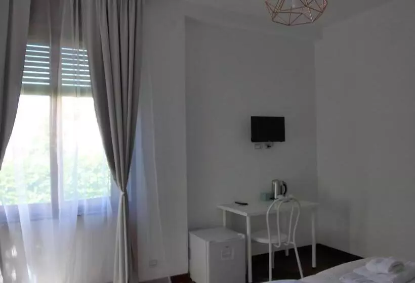 ペンション La Tana Rooms