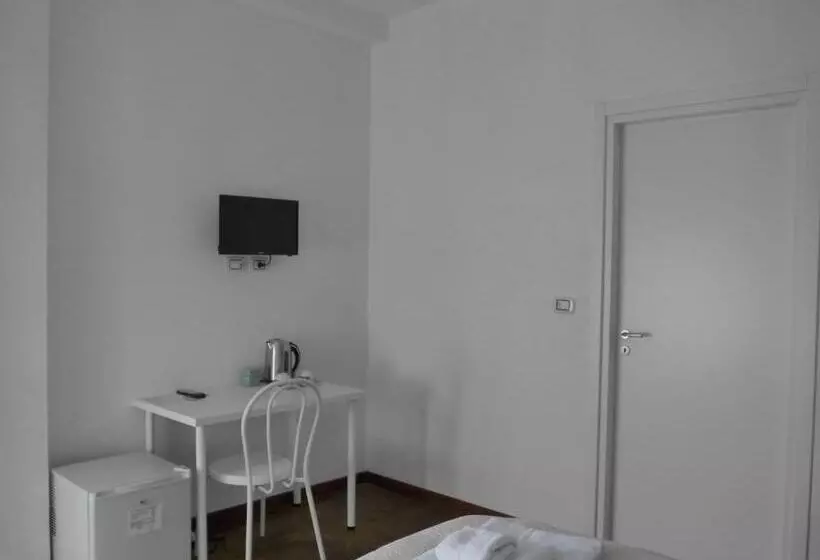 ペンション La Tana Rooms