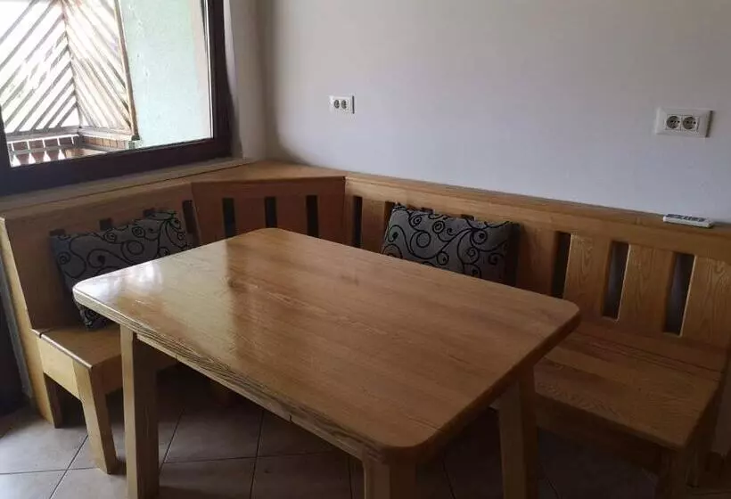 Alberg Sobe Sm0lej