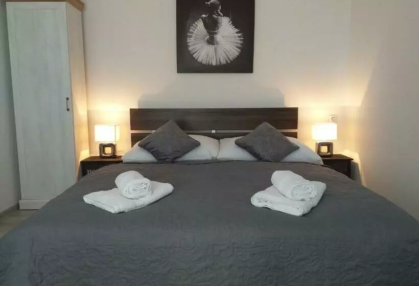 تختخواب و صبحانه Monato