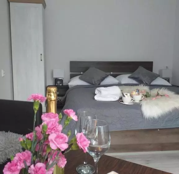 تختخواب و صبحانه Monato