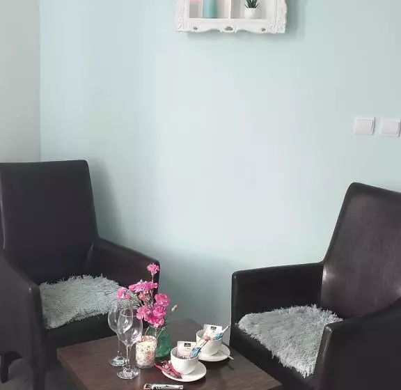 تختخواب و صبحانه Monato