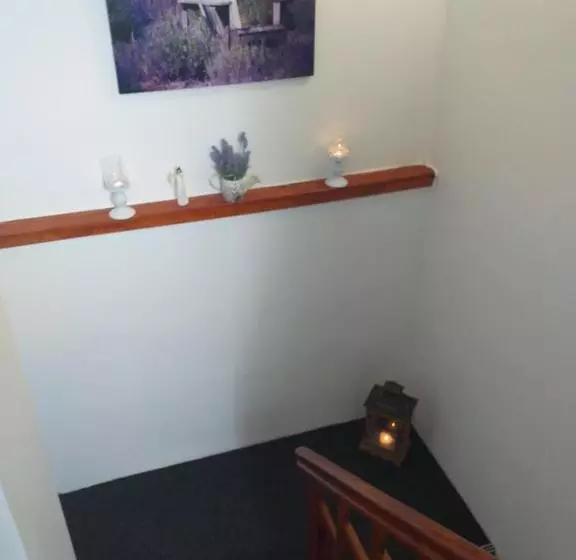 تختخواب و صبحانه Monato