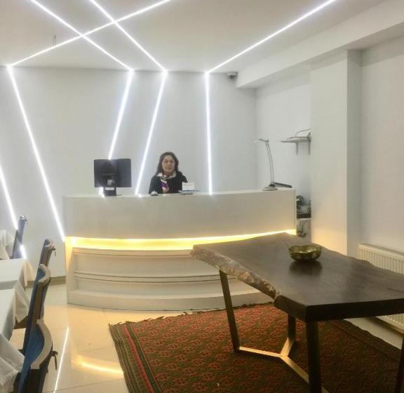 צימר Lily Airport Otel