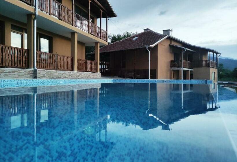 بنسيون Bali Petrich