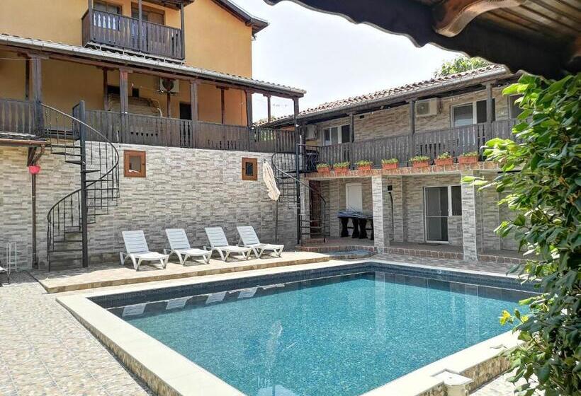 بنسيون Bali Petrich