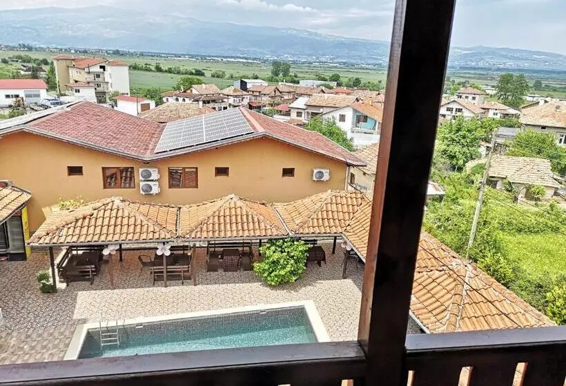 Majatalo Bali Petrich