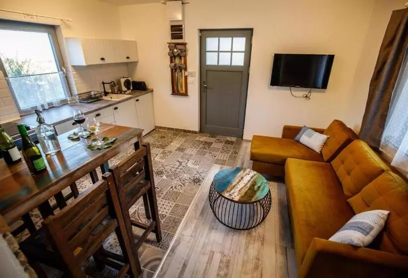 ペンション Borárium Vendégházak  Néró Ház