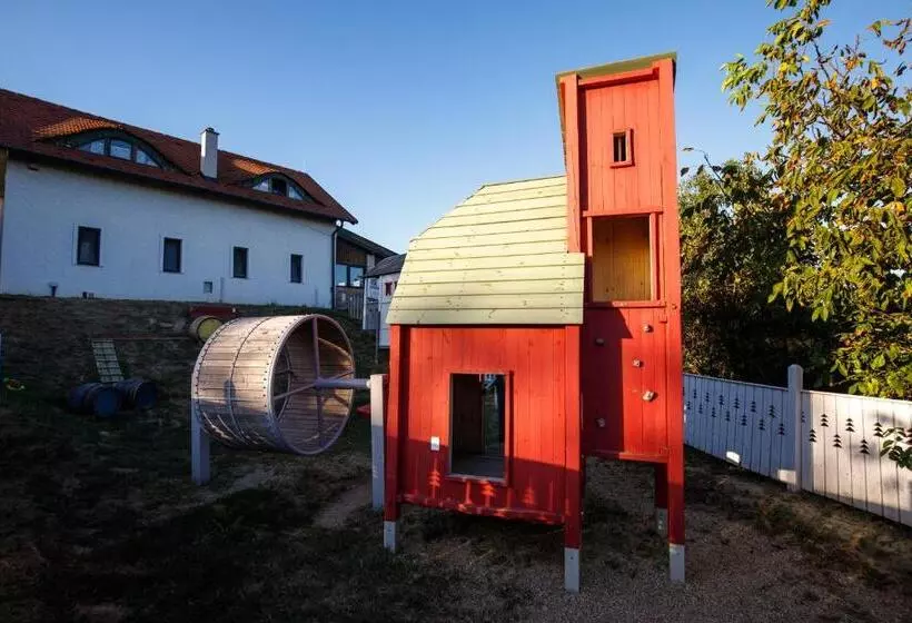 ペンション Borárium Vendégházak  Néró Ház