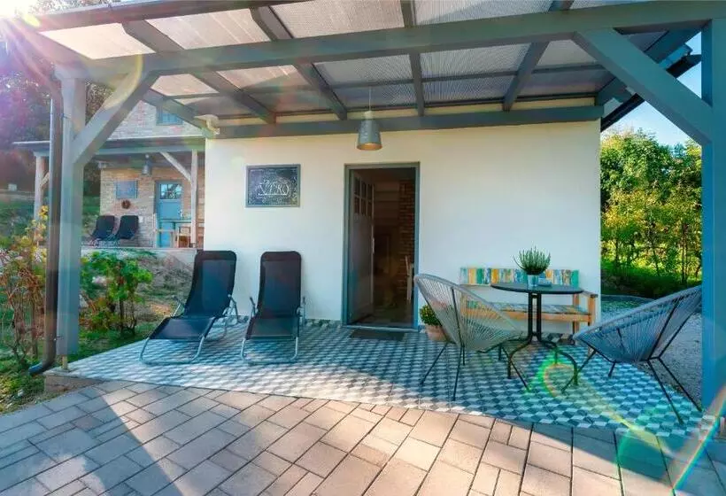 ペンション Borárium Vendégházak  Néró Ház