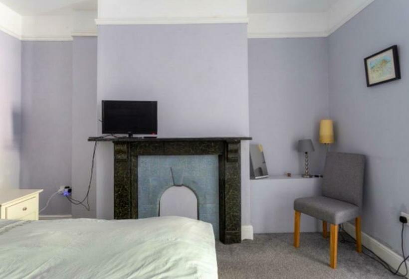 پانسیون Bridport Garden Suite