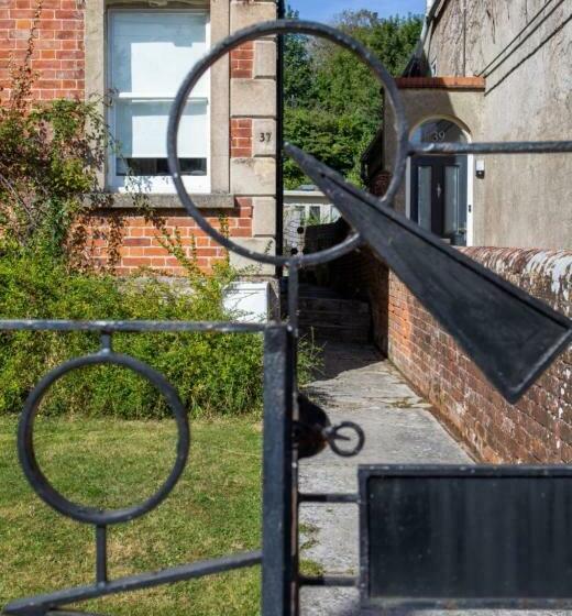 پانسیون Bridport Garden Suite