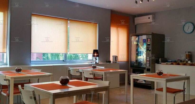 مسافرخانه C&h Aravaca Garden