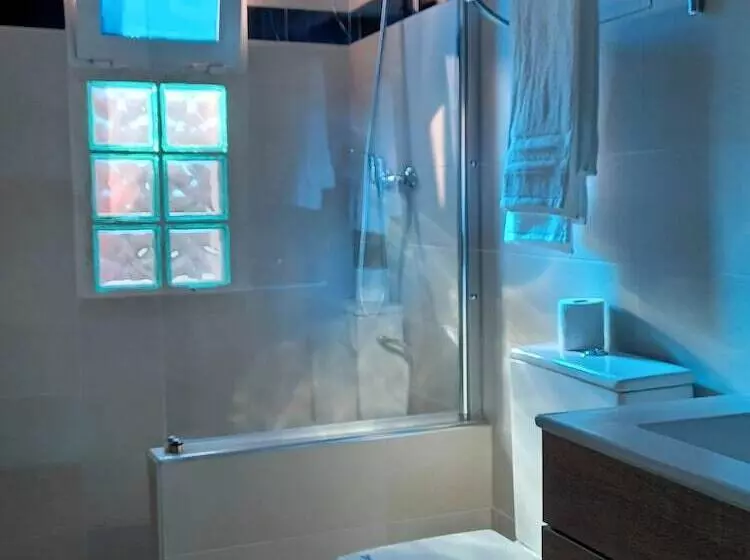 مسافرخانه C&h Aravaca Garden