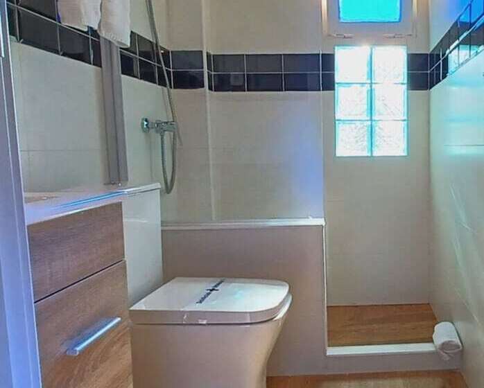 مسافرخانه C&h Aravaca Garden