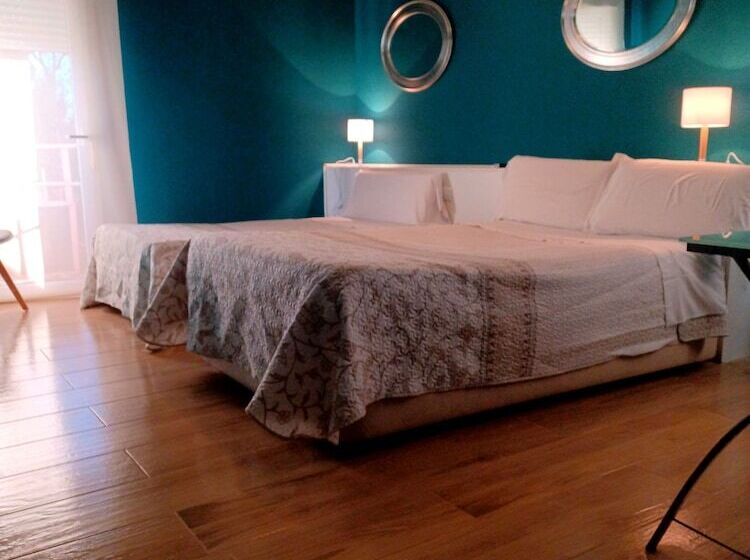 مسافرخانه C&h Aravaca Garden